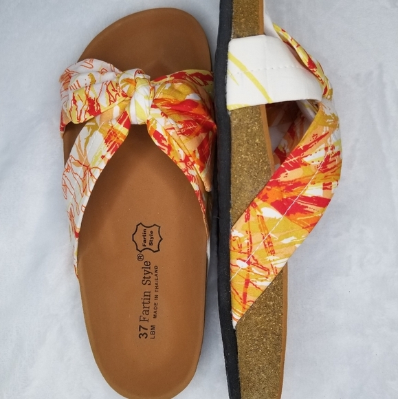 NWOT Sandals with bow accent - Picture 2 of 3